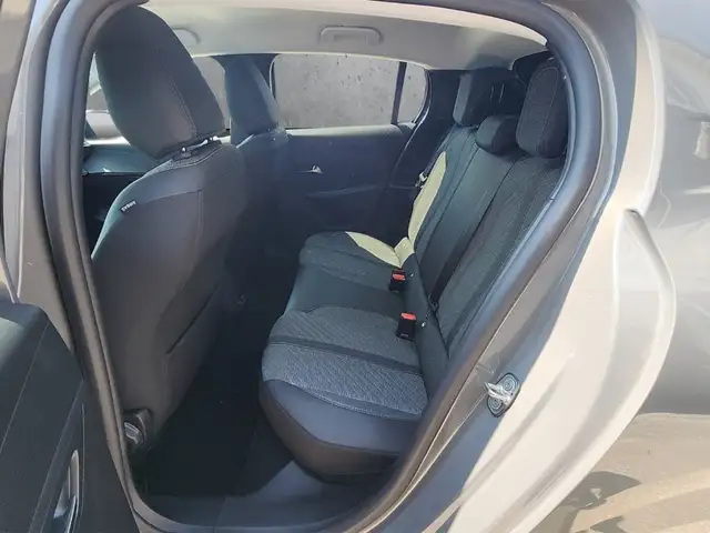 Peugeot 208 view 8