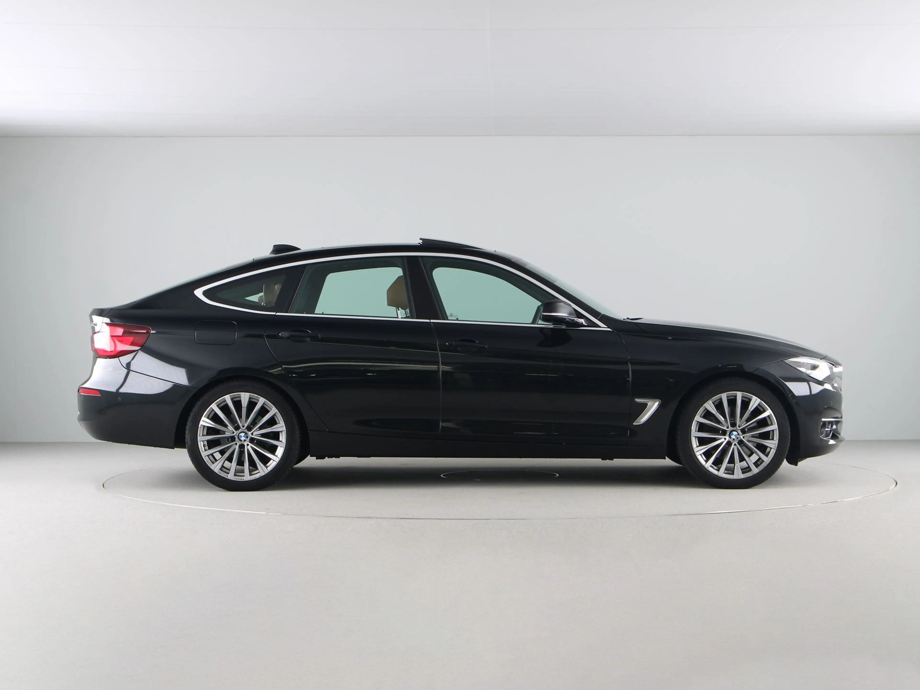 BMW 330 3 Serie Gran Turismo 330i xDrive Luxury Line Premi — photo 8