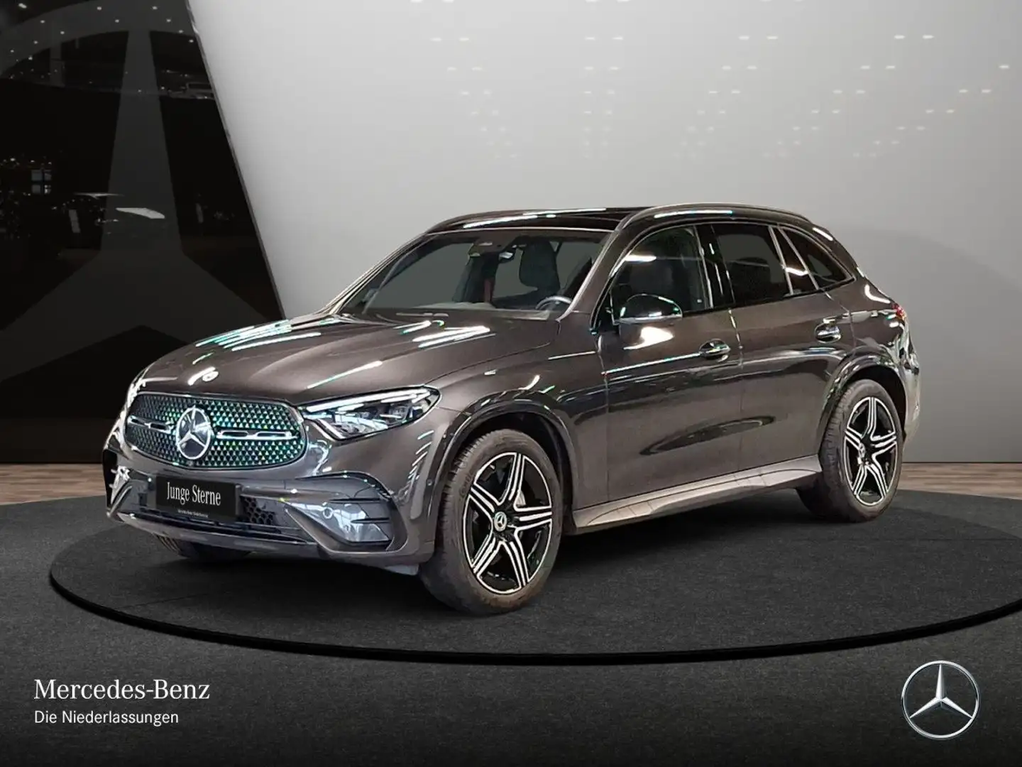 Mercedes-Benz GLC 300 4M AMG+NIGHT+PANO+360+AHK+TOTW+KEYLESS+9G Grau - 2