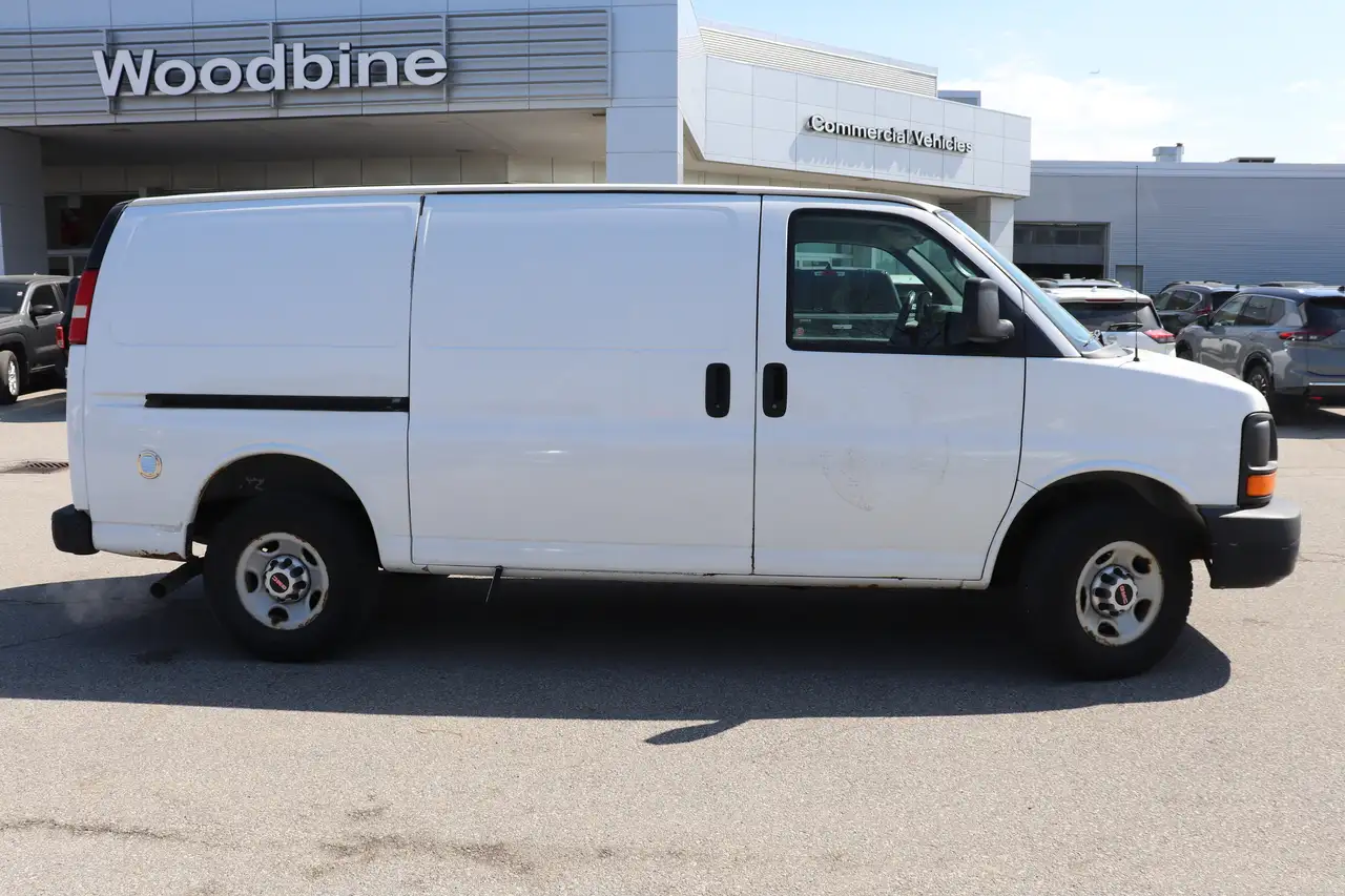 GMC Savana снимка GMC Savana