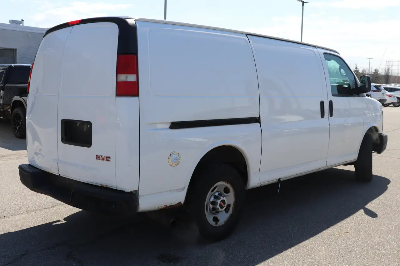 GMC Savana снимка GMC Savana