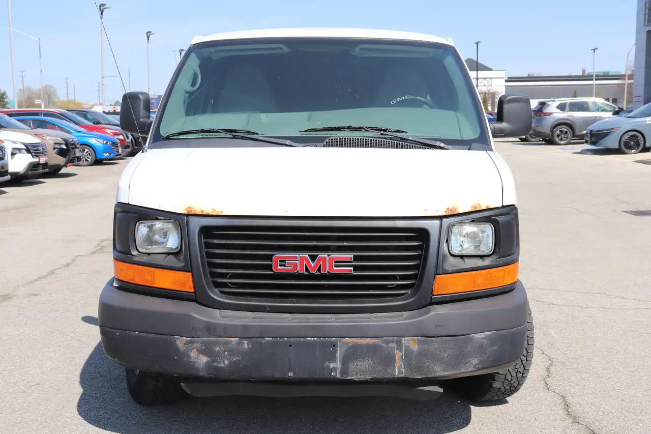 GMC Savana снимка GMC Savana