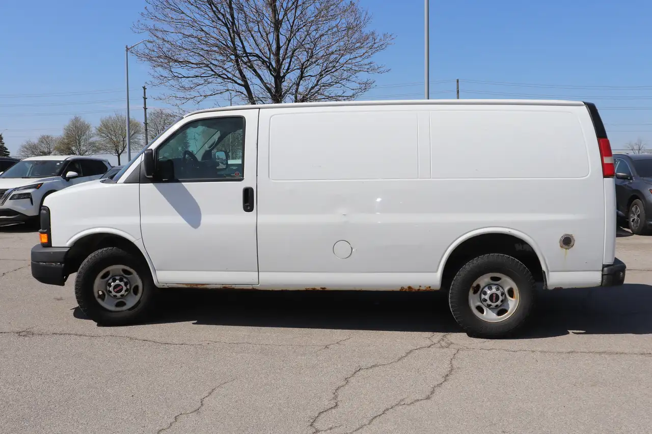 GMC Savana снимка GMC Savana
