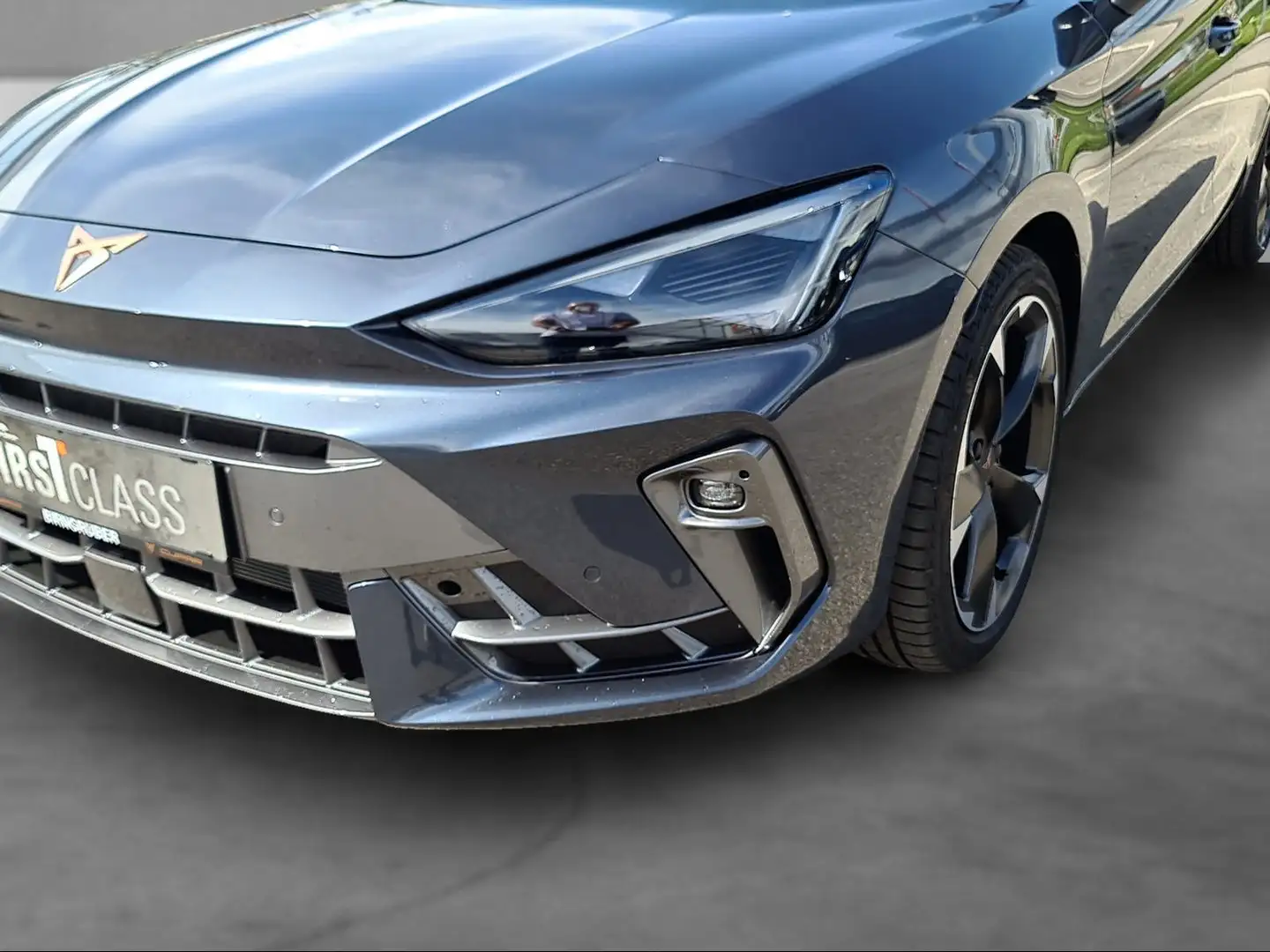 CUPRA Leon 1.5 eTSI DSG 150 PS Grau - 2