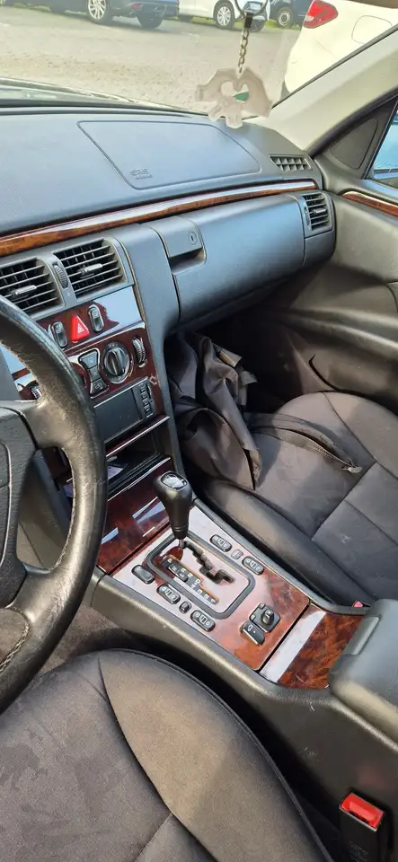 Mercedes-Benz E 240 Elegance, foto 10