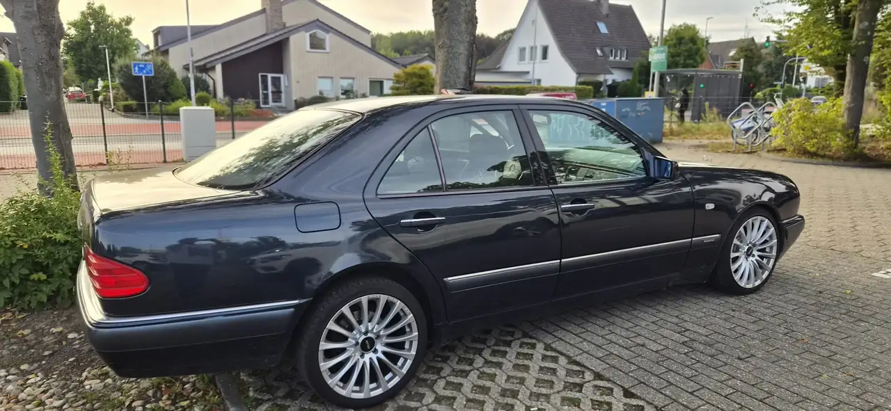 Mercedes-Benz E 240 Elegance, foto 6