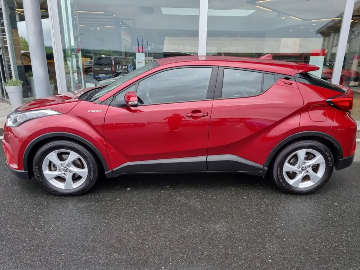 Toyota C-HR 1,8 HSD C-ENTER *8-fach* Rot - 2