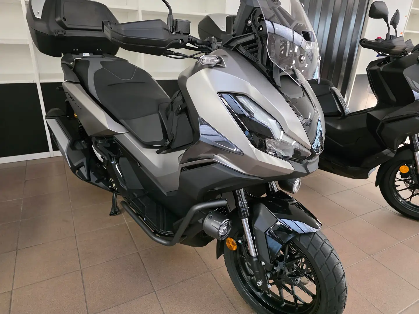 Honda ADV 350 Grigio - 2