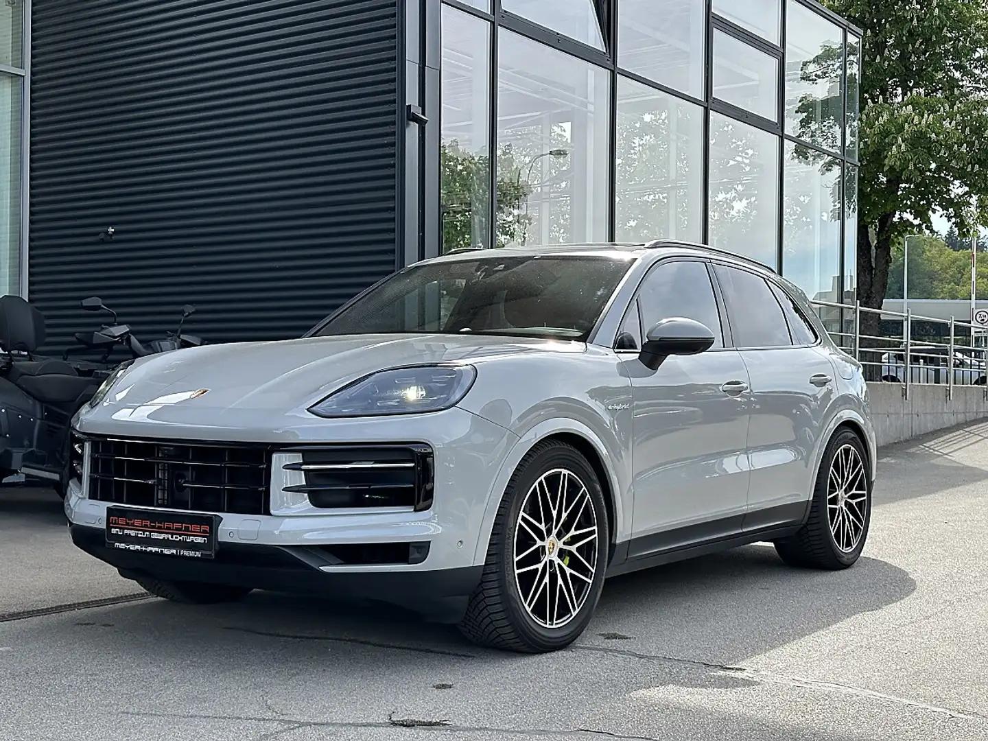 Porsche Cayenne III E-Hybrid Aut. Grau - 2