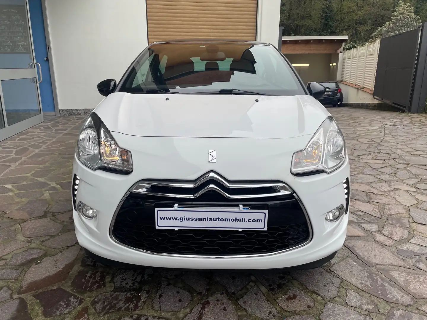DS Automobiles DS 3 DS3 1.6 hdi So Chic 92cv BELLISSIMA Bianco - 2