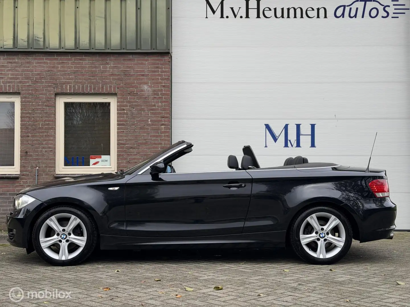 BMW 125 1-serie Cabrio 125i 218PK High Executive Leder Sto Schwarz - 2