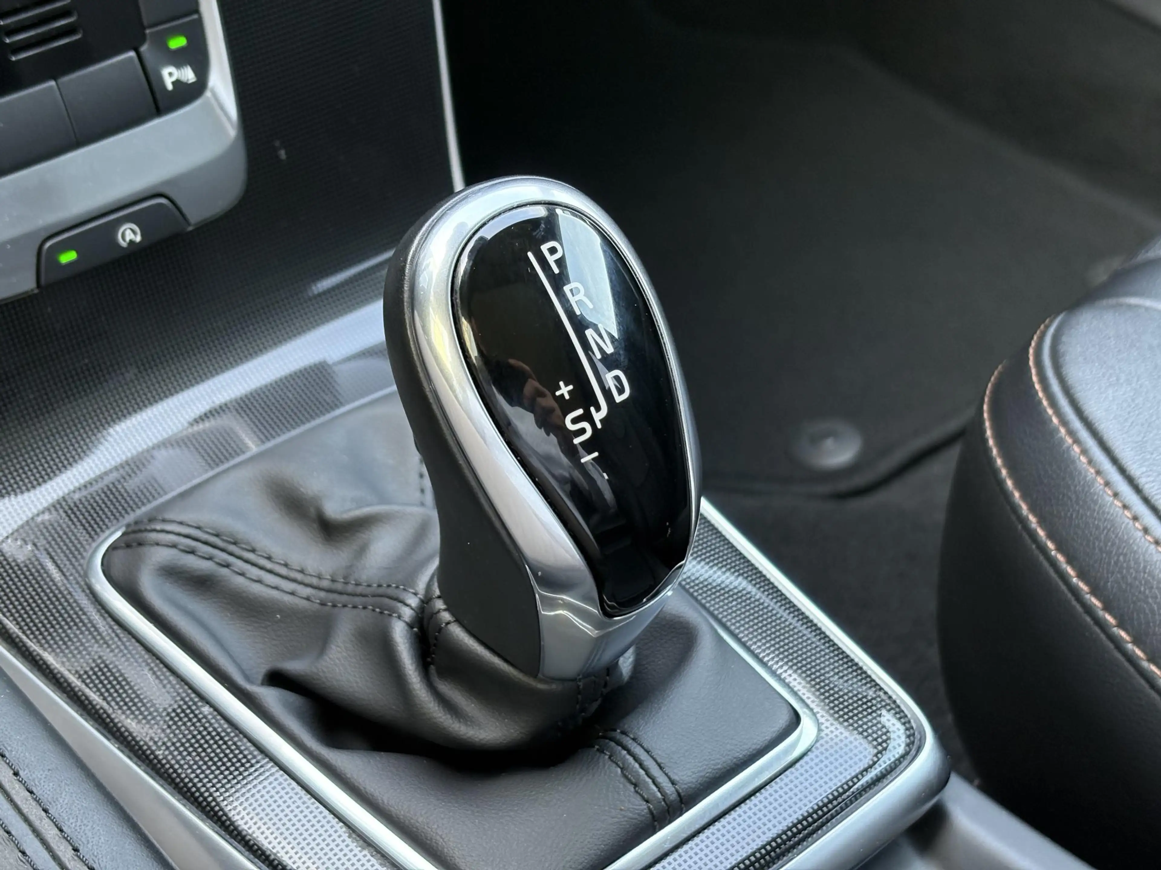 Volvo V40 Cross Country 1.5 T3 Polar+ Luxury | Harman/Kardon | DAB | Keyle — photo 13