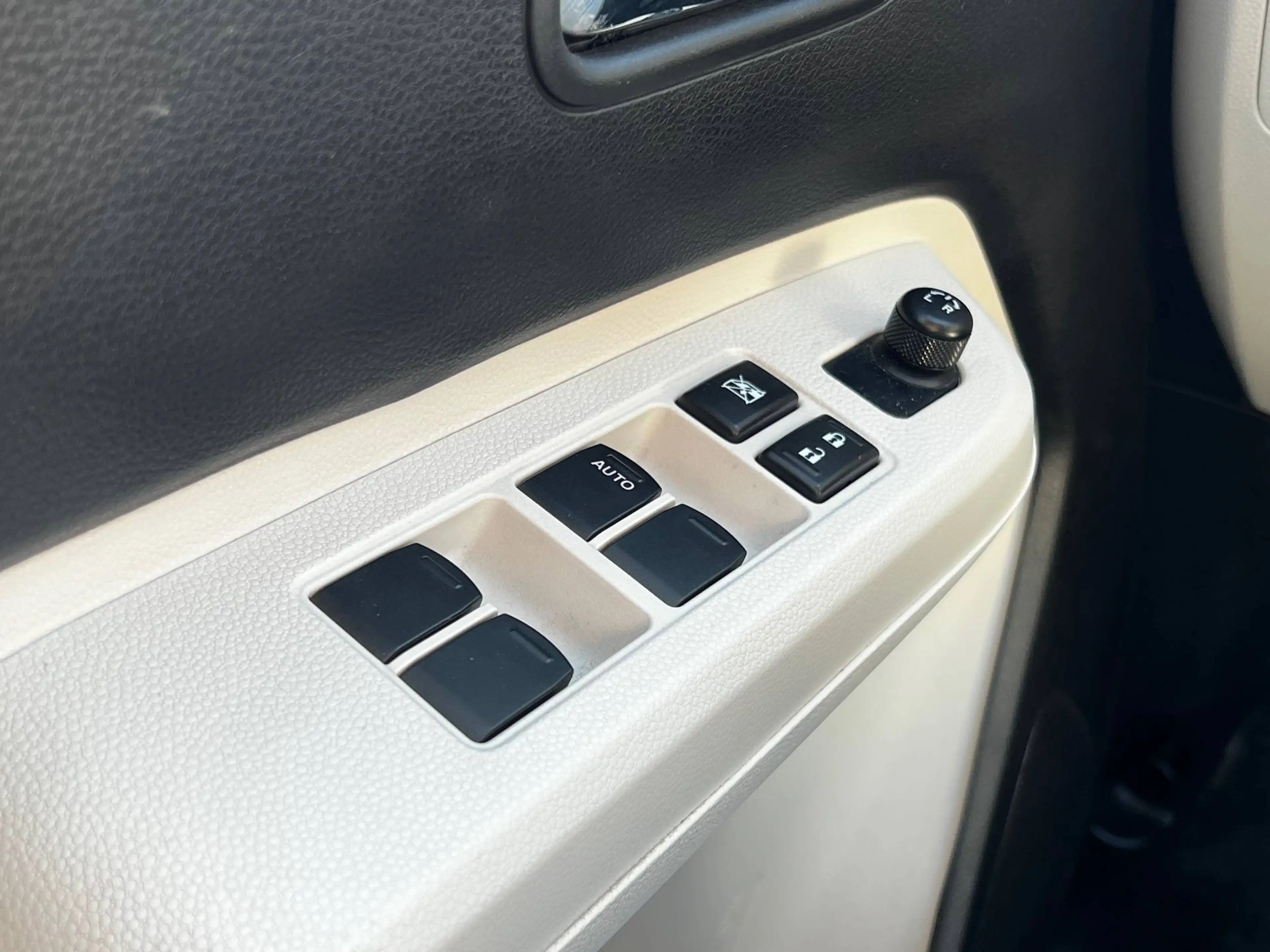Suzuki Ignis Ignis Dualjet Comfort aus 1. Hand — photo 14