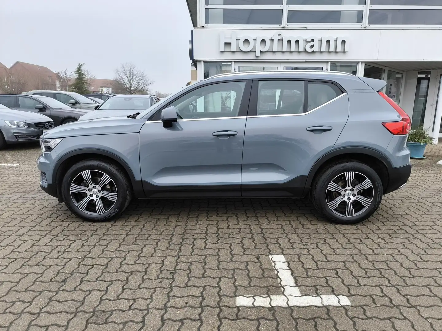 Volvo XC40 T3 Aut. Inscription AHK/Navi/Kamera Gris - 2