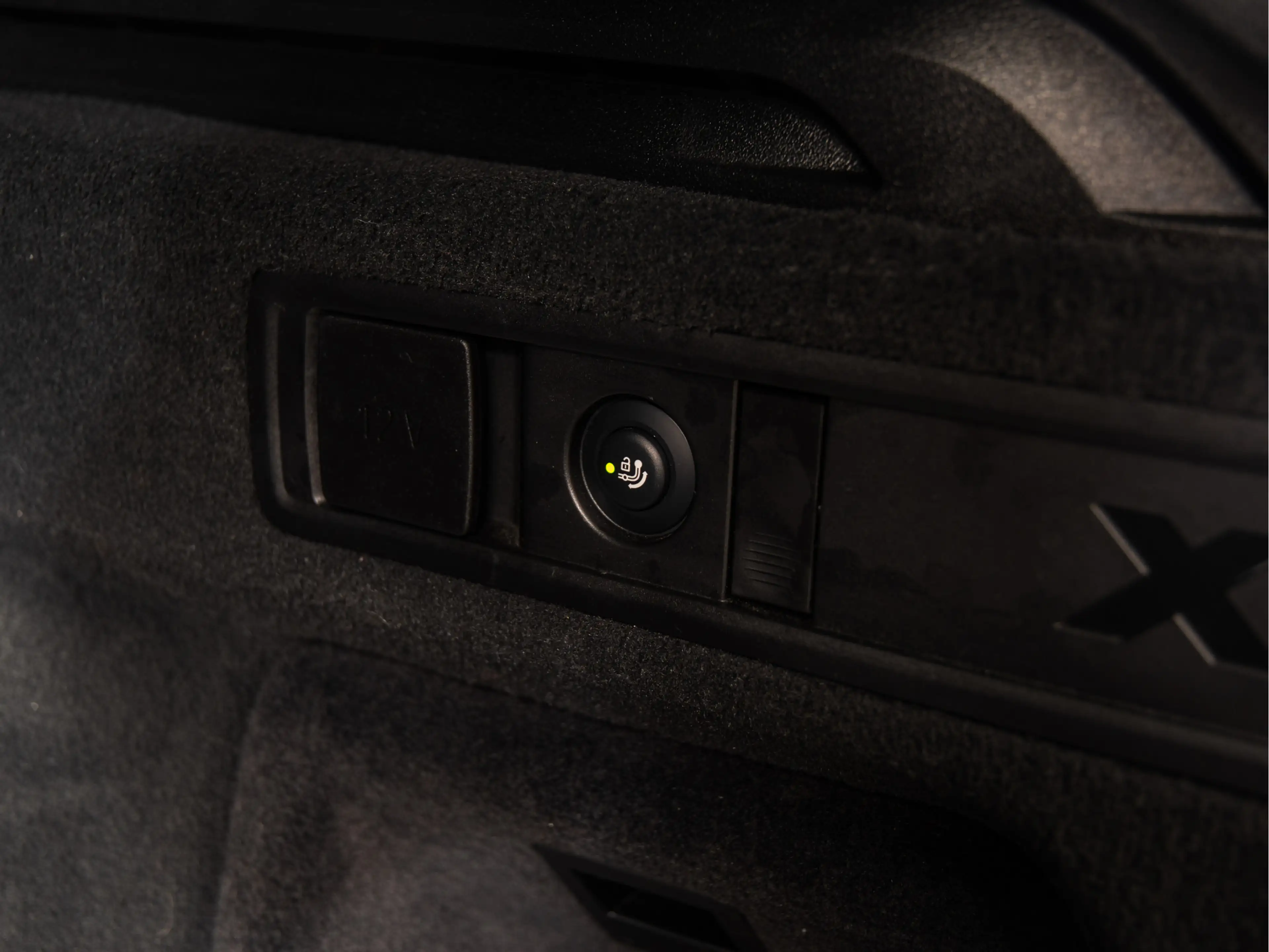 BMW X5 xDrive50e M-SPORT | 22" | SKYLOUNGE | B/W | MASSAG — photo 33