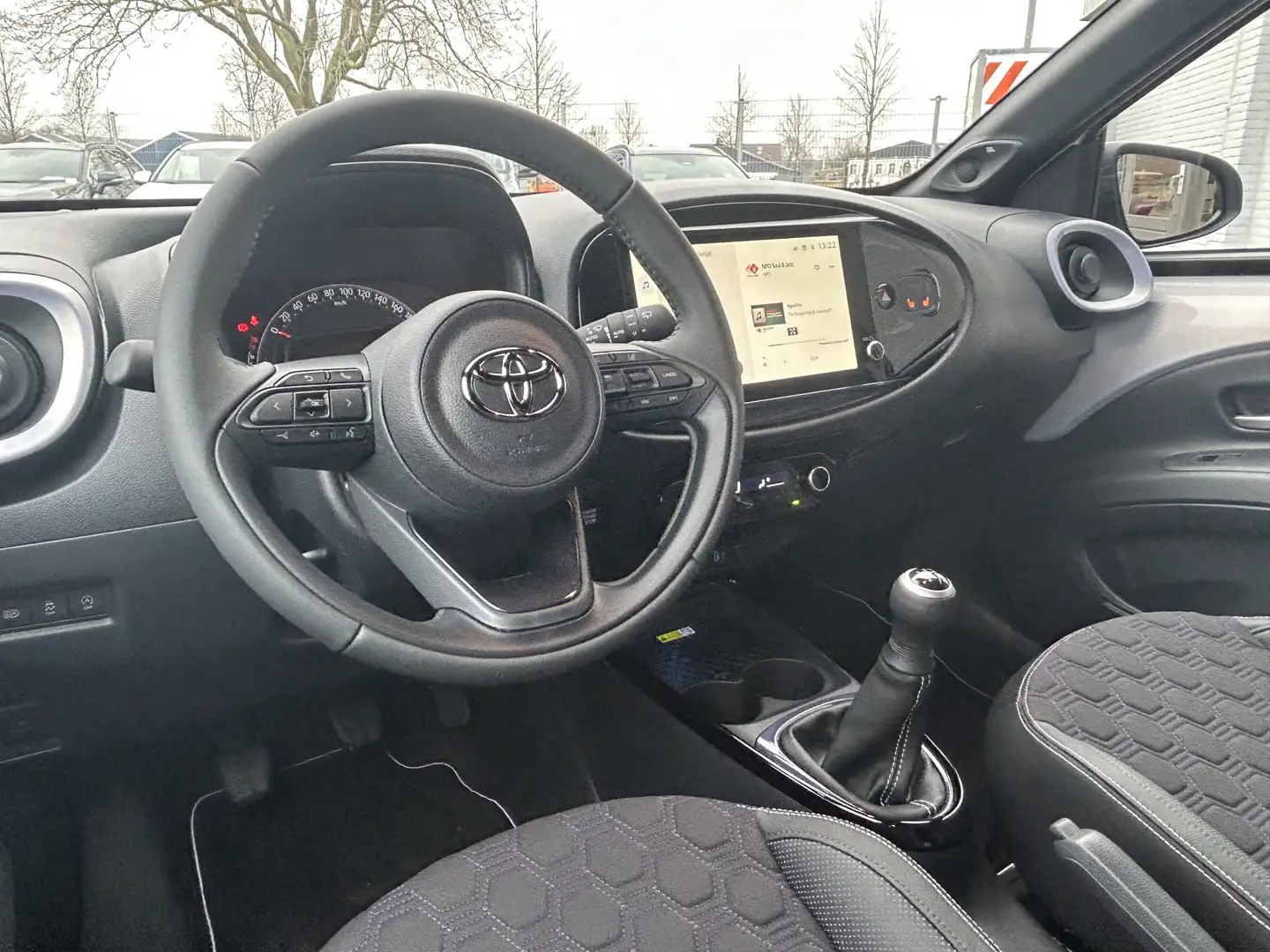Toyota Aygo X 1.0 VVT-i MT JBL | Apple CarPlay - Android Auto | Violett - 2