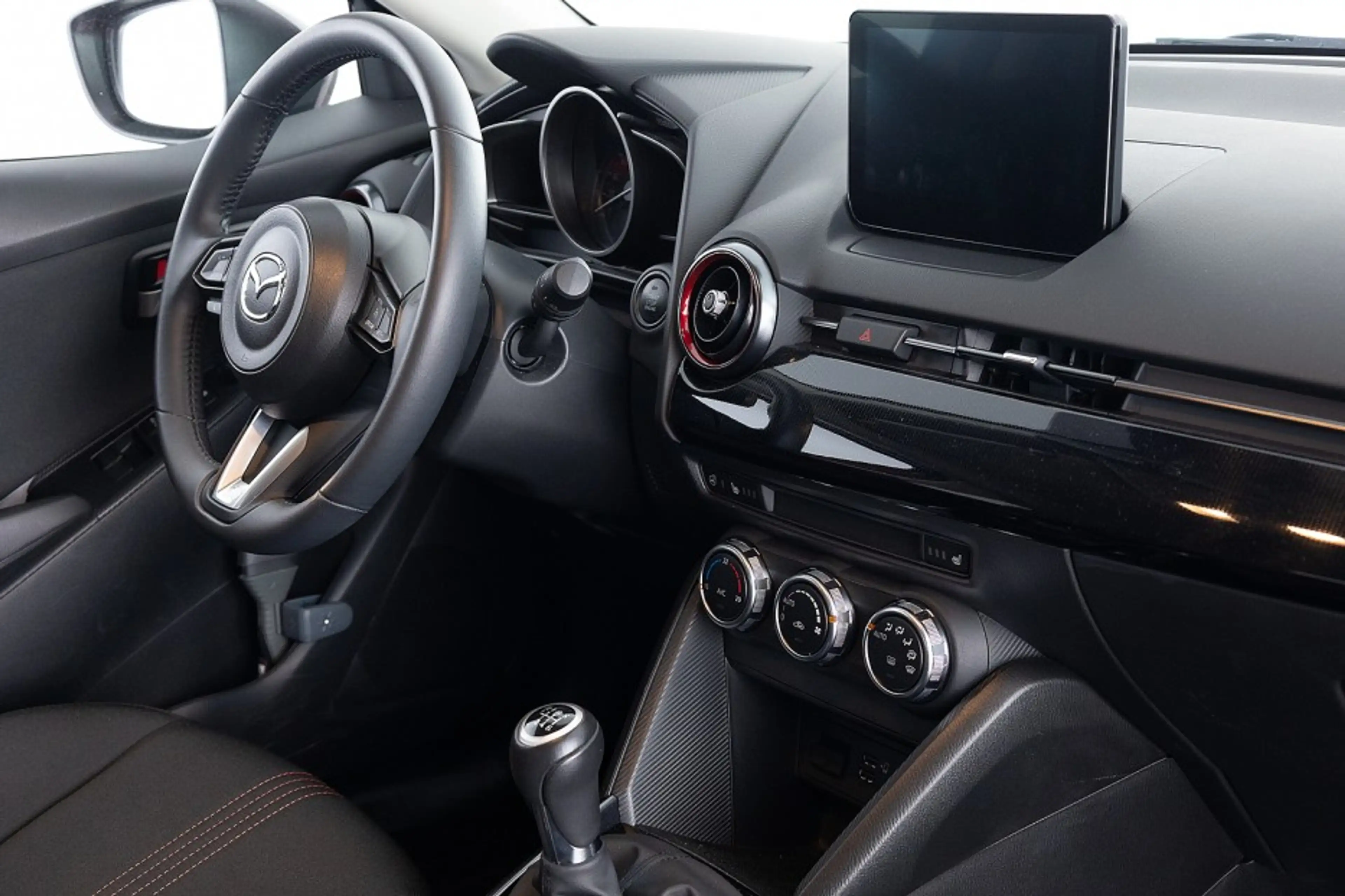 Mazda 2 1.5 e-SkyActiv-G 90 Homura 90PK | Carplay | Camera — photo 3