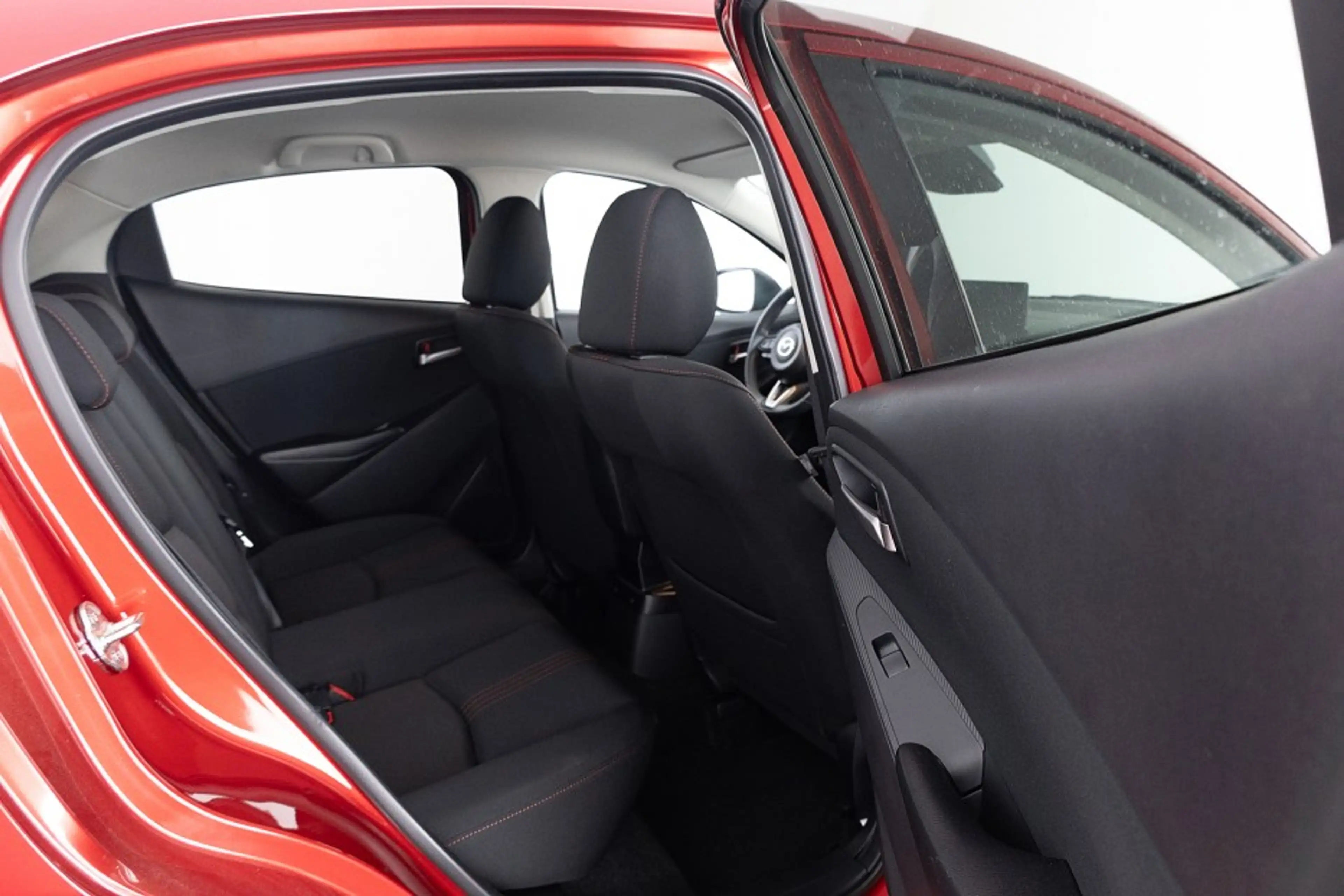 Mazda 2 1.5 e-SkyActiv-G 90 Homura 90PK | Carplay | Camera — photo 7