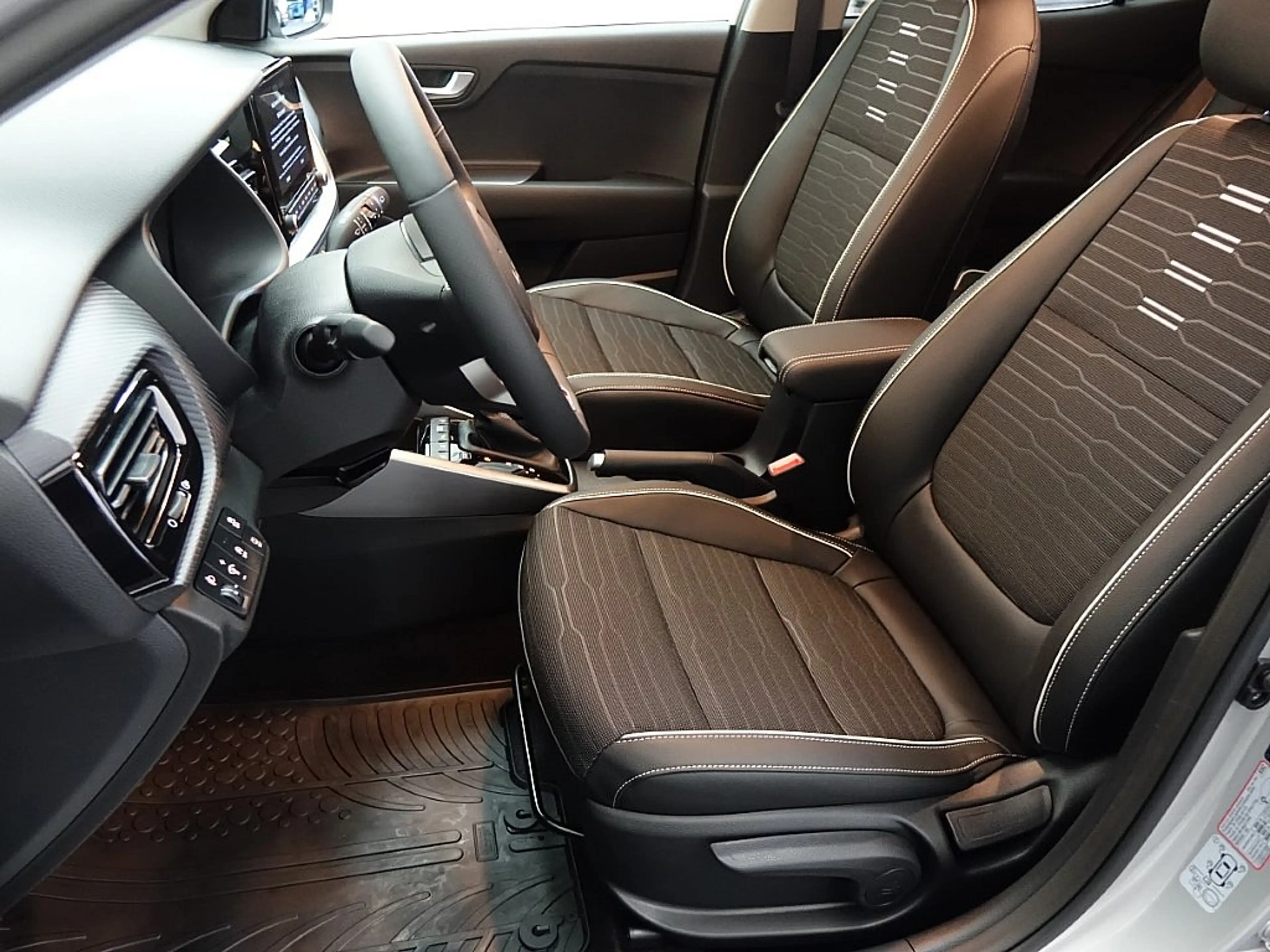 Kia Stonic 1,0 TGDI GPF ISG GT-Line 48V DCT Aut. *VOLLAUSS... — photo 6