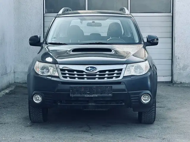 Subaru Forester 4x4*XENON*PANORAMA*LEDER*KAMERA*AHK*
