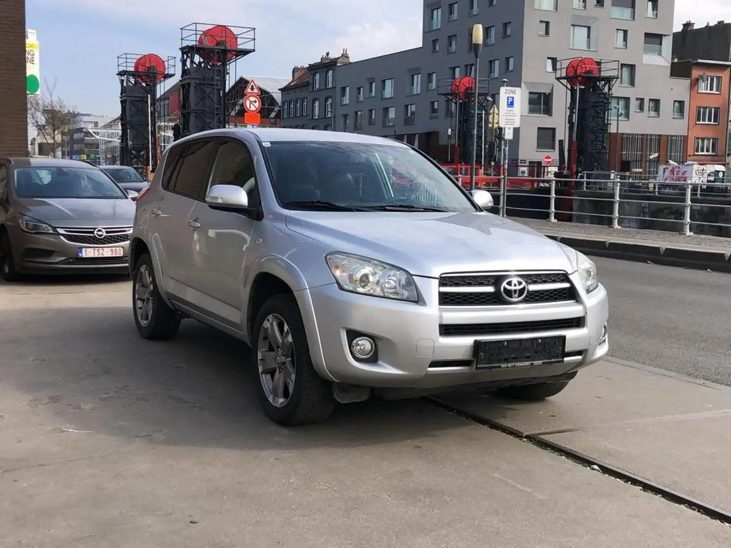 Toyota RAV 4 2.2 Turbo D4D D-CAT 4x4 VXE Argent - 2