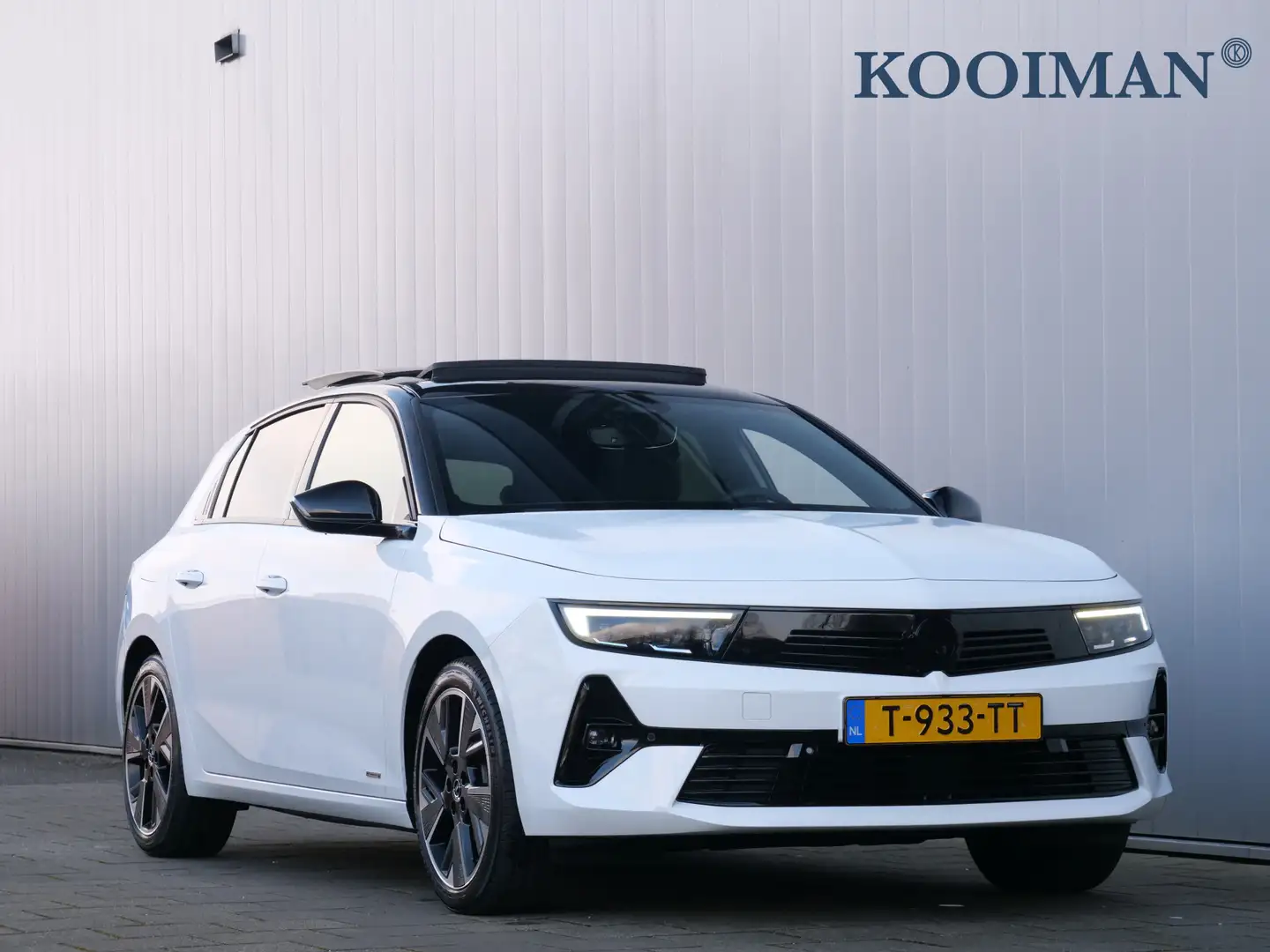 Opel Astra Electric 54 kWh GS 157pk Automaat Head Up / Schuif Wit - 1