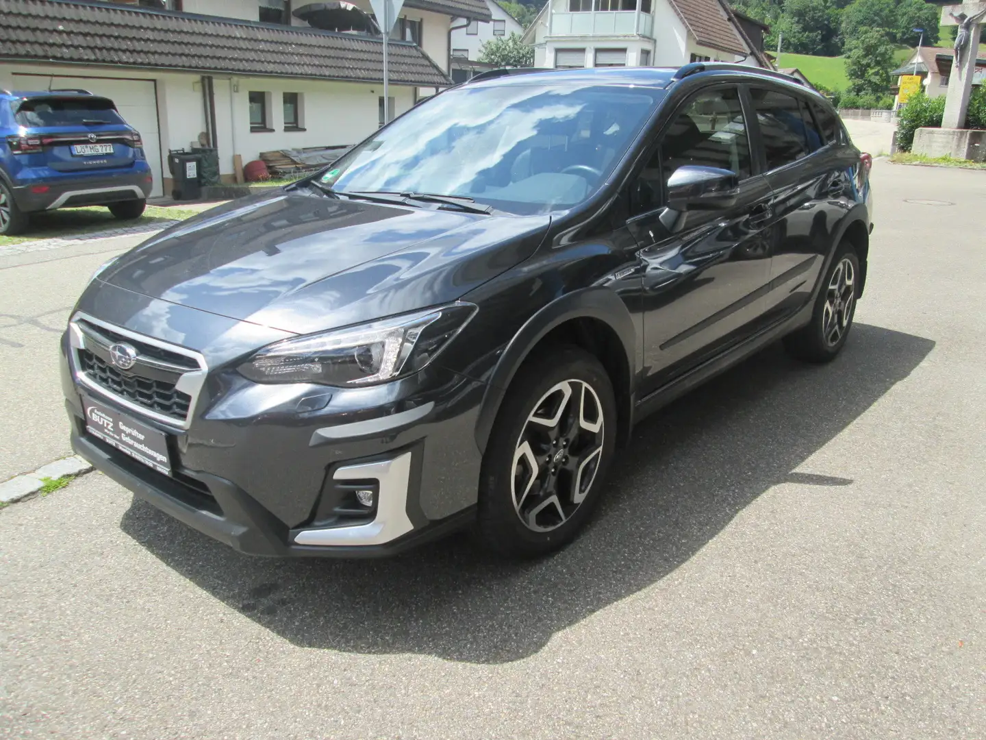 Subaru XV 2.0ie e-Boxer Platinum, Leder, Navi, AHK Grijs - 2