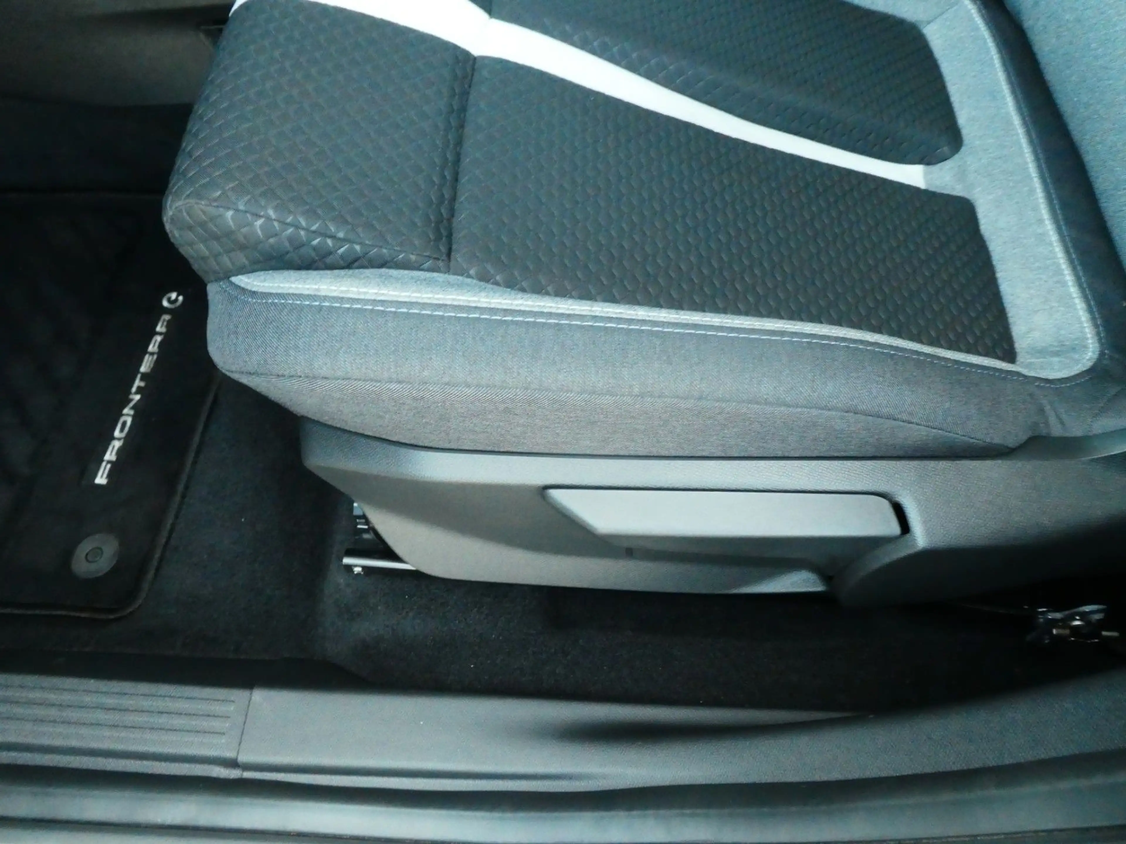 Opel Frontera Electric Edition, Klima, SHZ, Kamera — photo 14