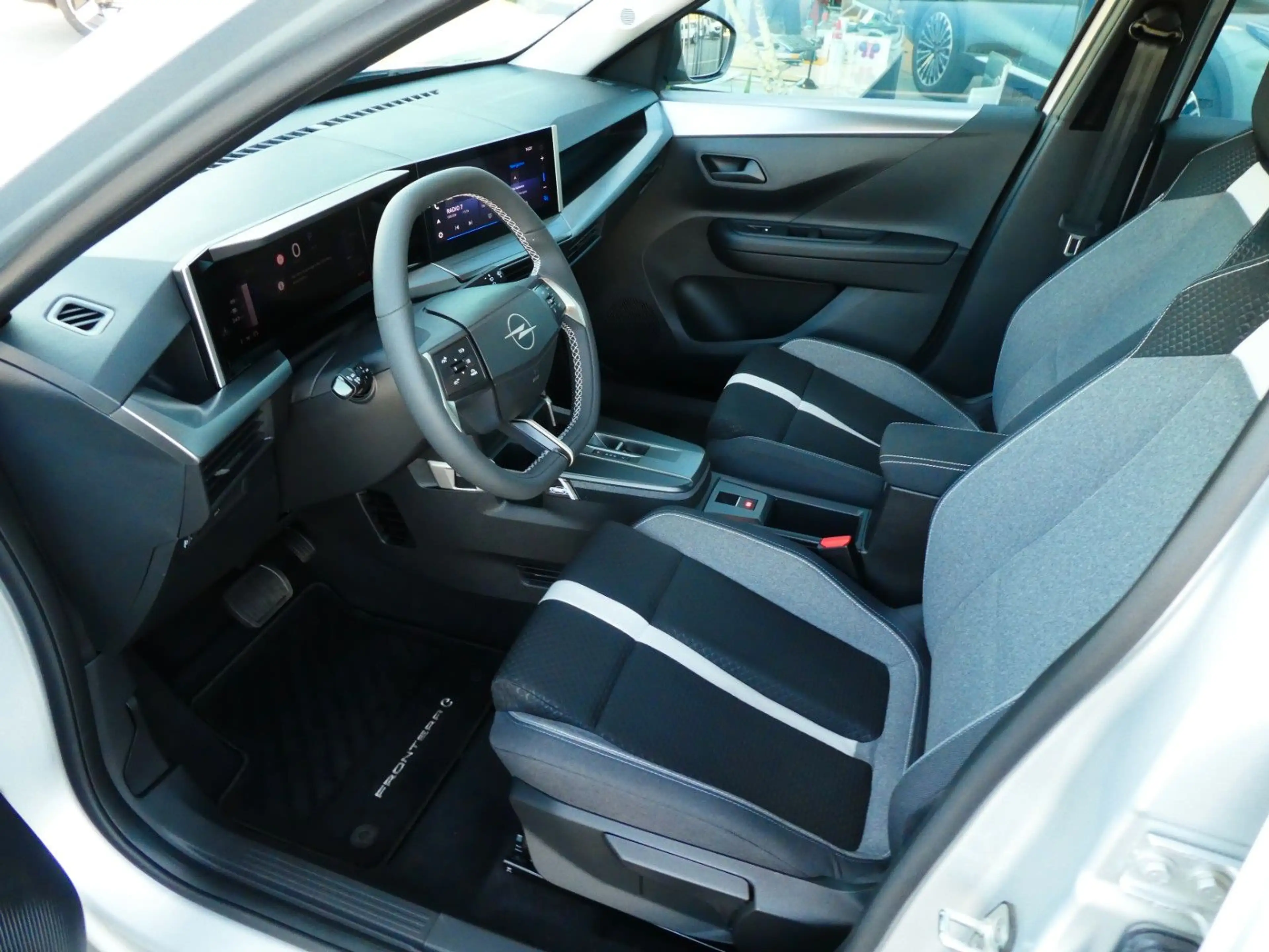 Opel Frontera Electric Edition, Klima, SHZ, Kamera — photo 9