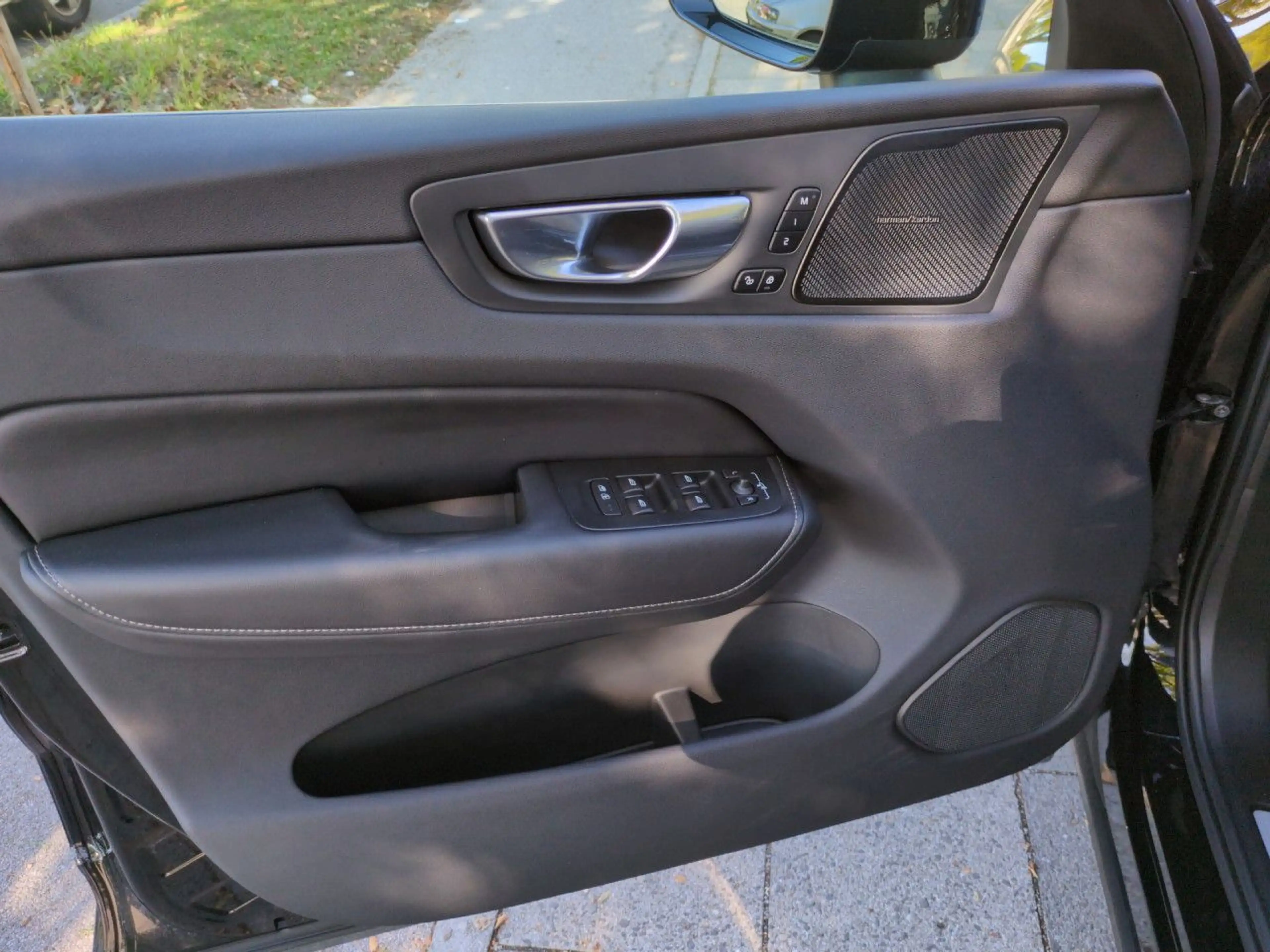 Volvo XC60 XC 60 Plus Black Edition AWD Bluetooth LED Klima — photo 10