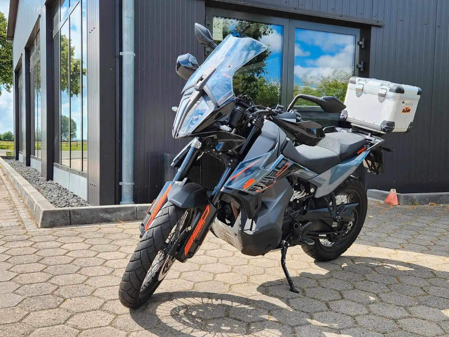 KTM 890 Adventure - 1