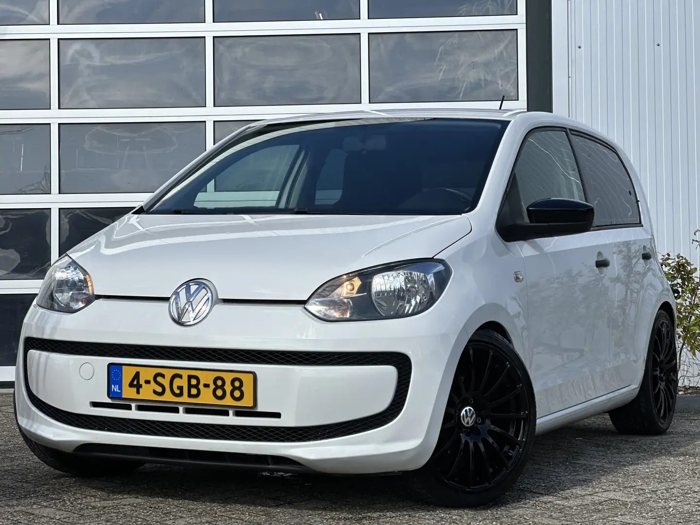 Volkswagen up! 1.0 take up! BlueMotion | Airco | Elektrische rame Wit - 1