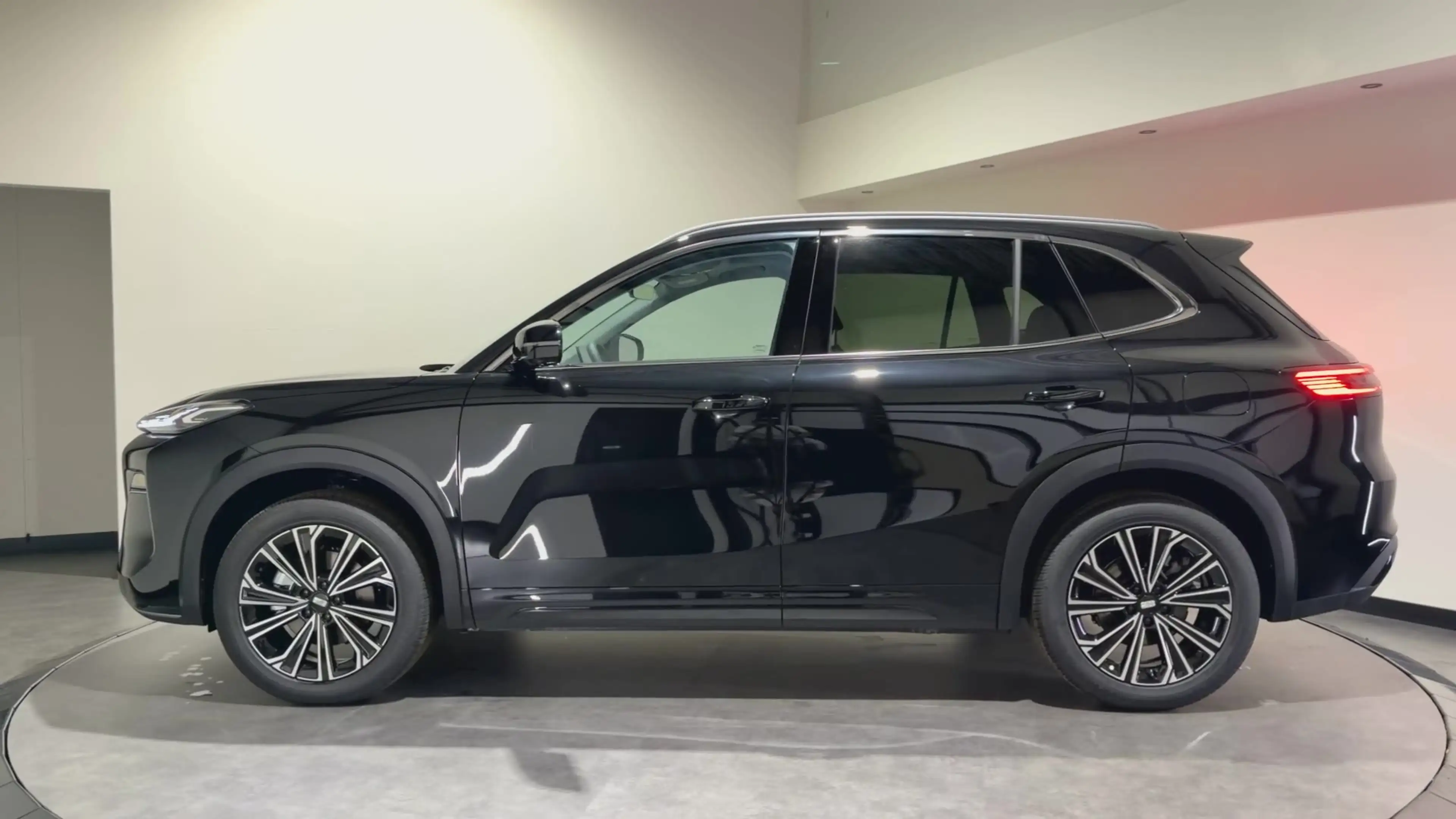Geely Starray EM-i 1.5 Max | Launch Edition — photo 6