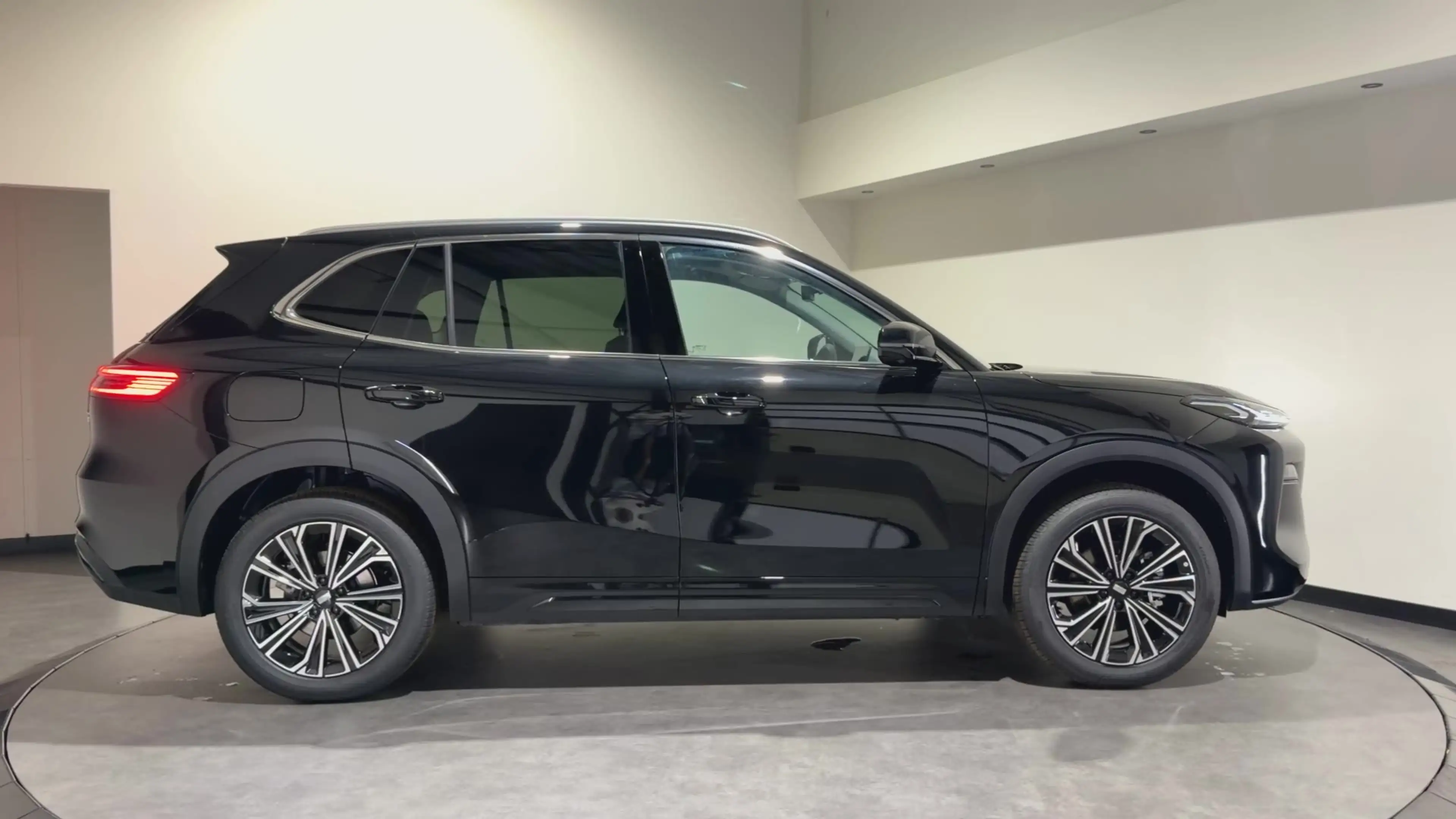 Geely Starray EM-i 1.5 Max | Launch Edition — photo 2