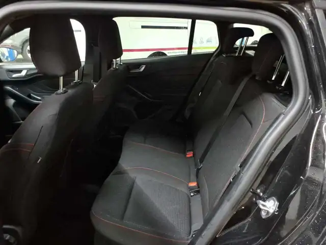 Ford Focus view 13