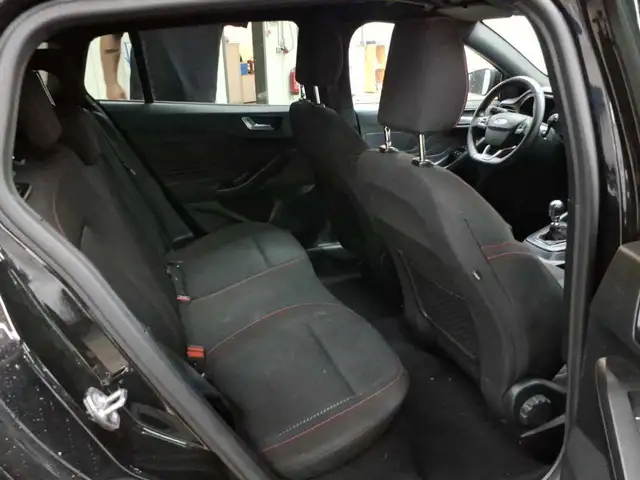 Ford Focus view 14