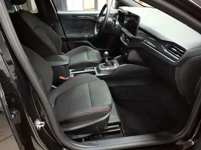 Ford Focus view 8