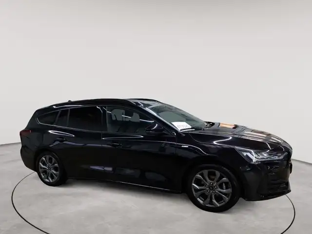 Ford Focus view 3