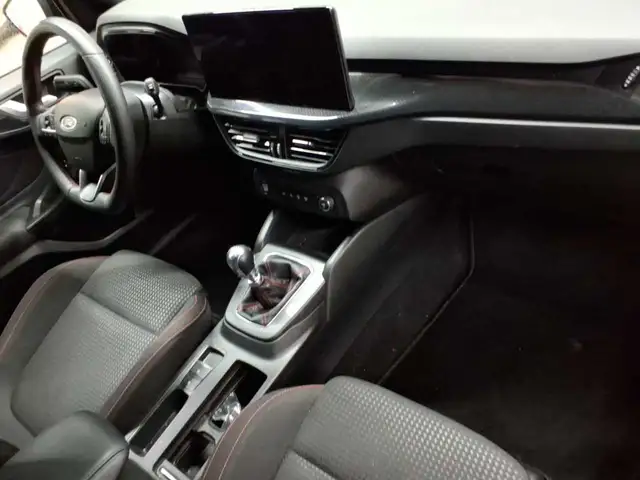 Ford Focus view 9