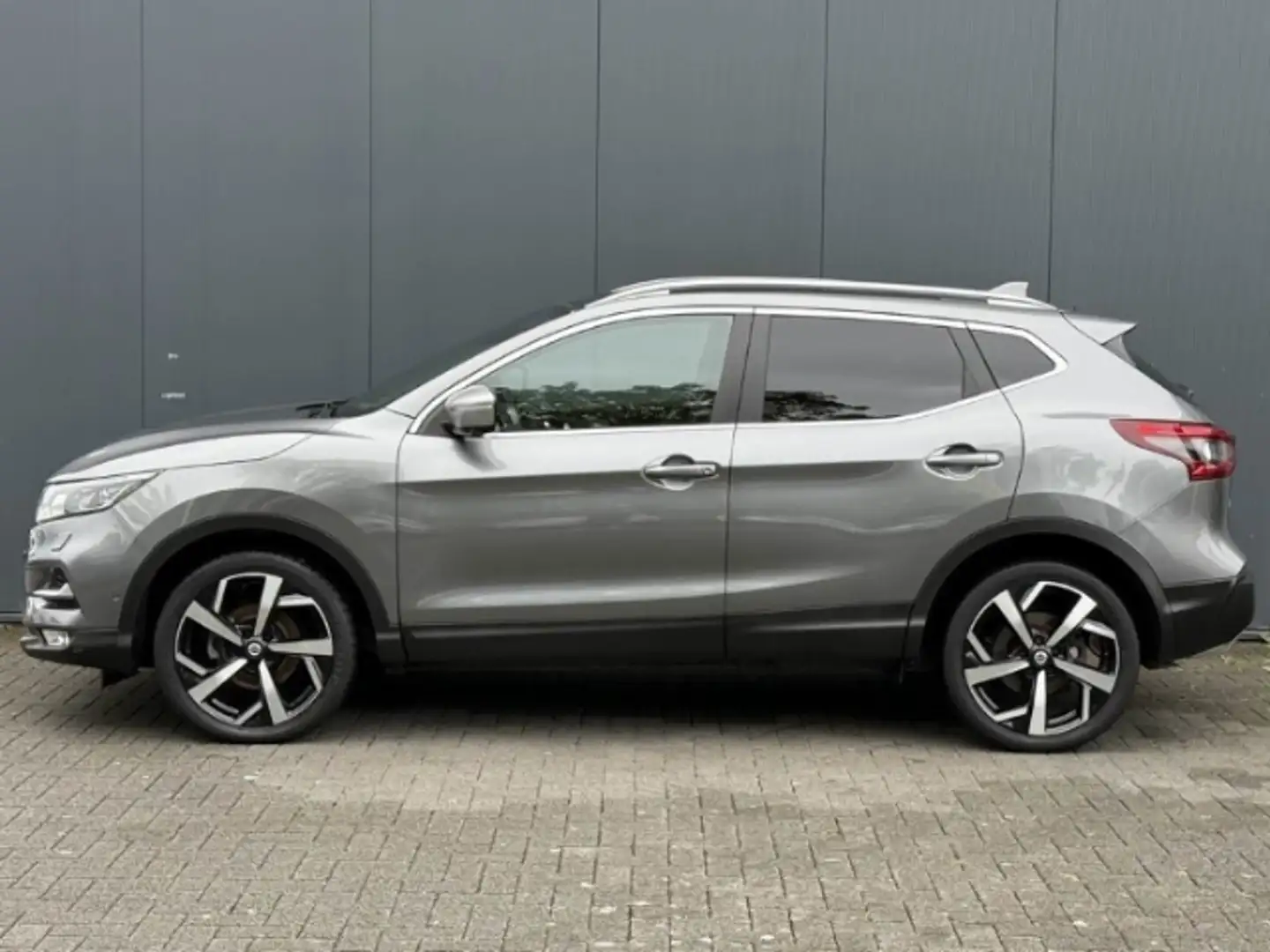 Nissan Qashqai 1.3 DIG-Ti+TEKNA+LEDER+NAVI+PANO+AHK Grijs - 2