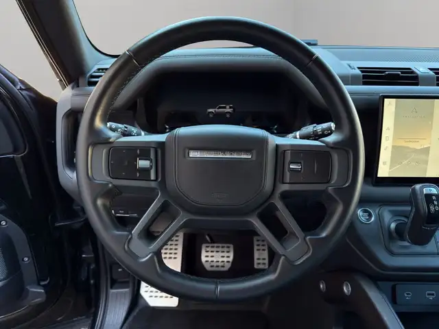 Land Rover Defender 90 view 10