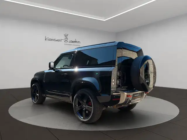 Land Rover Defender 90 view 3