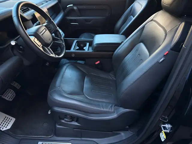 Land Rover Defender 90 view 9