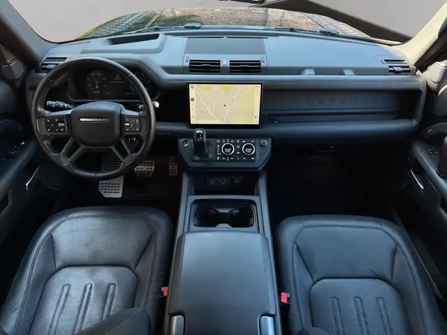 Land Rover Defender 90 view 12