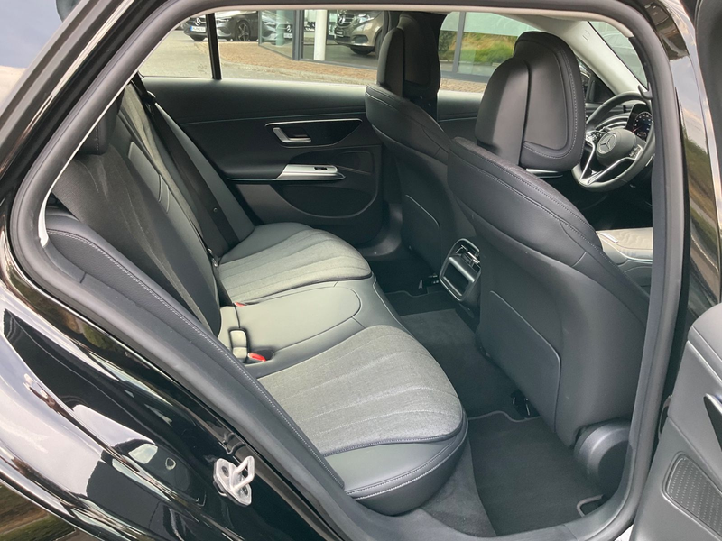 Mercedes-Benz E 220 T d Avantgarde Advanced/AHK/Carplay/Distr. — photo 15