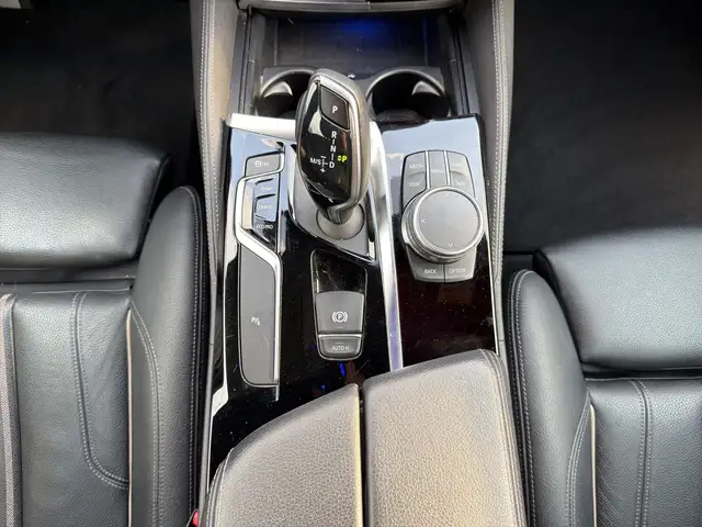 BMW 5 Series view 15