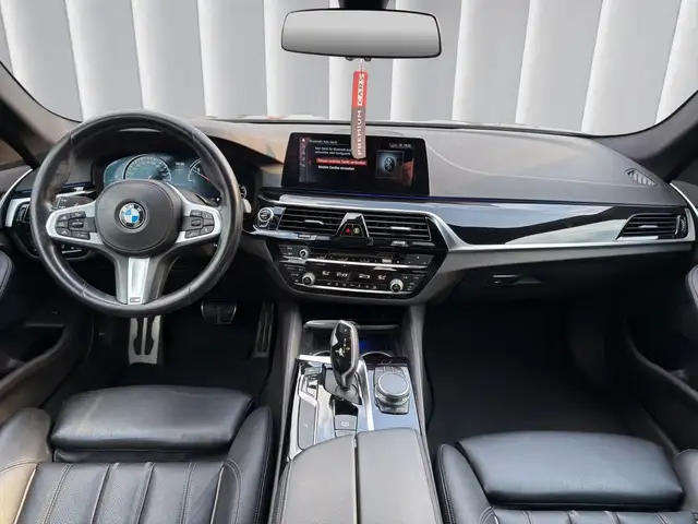 BMW 5 Series view 11