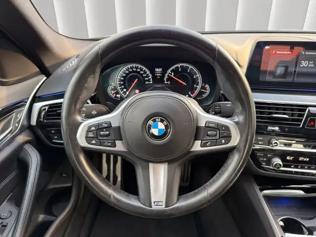 BMW 5 Series view 12