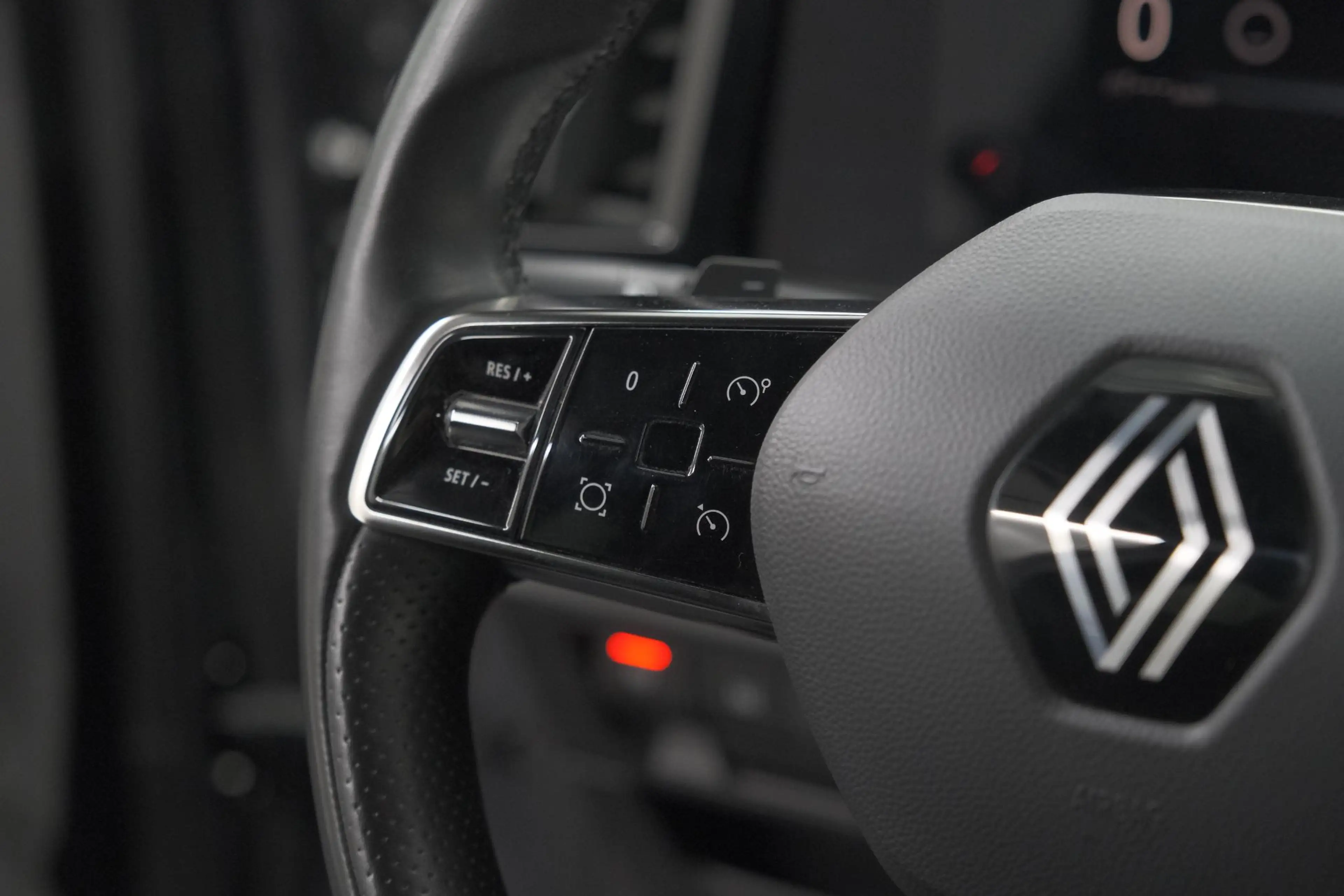 Renault Austral 1.2 E-Tech full hybrid 200 techno | 1500 KG Trekge — photo 3
