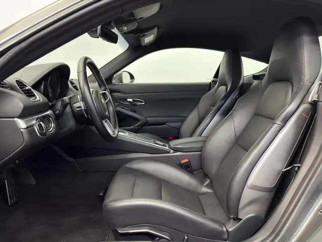 Porsche Cayman view 8